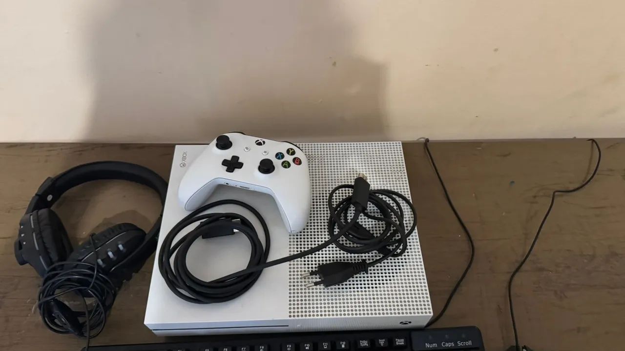 Vendo Xbox com 1 controle teclado e mouse fone e com os fios na caixa  - Foto 4