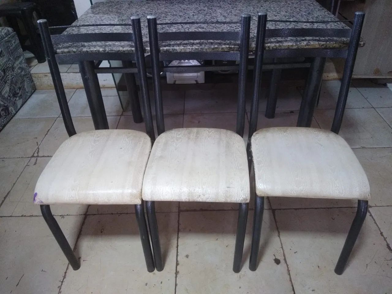 Mesa com 3 cadeiras  - Foto 3