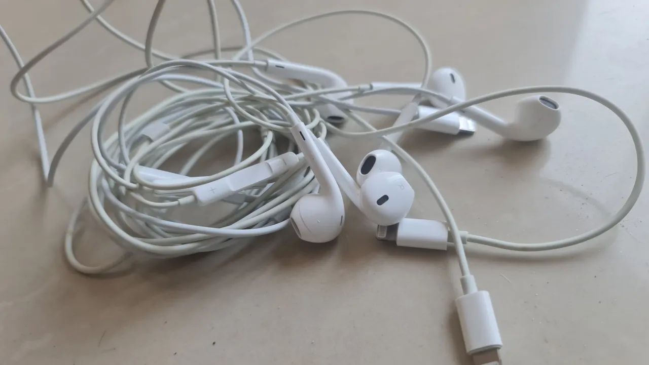 3 fones Apple originais ótimo estado 50 cada 