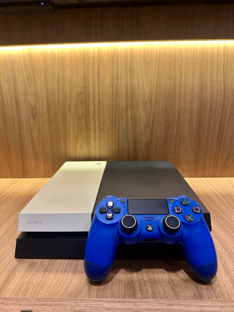 PS4 + Controle + 2 Jogos