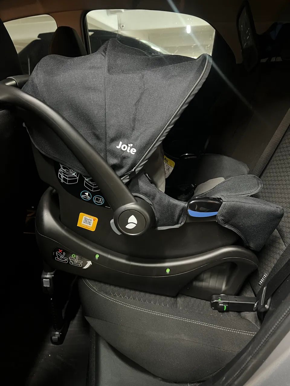 Bebê conforto + base isofix Joie.
