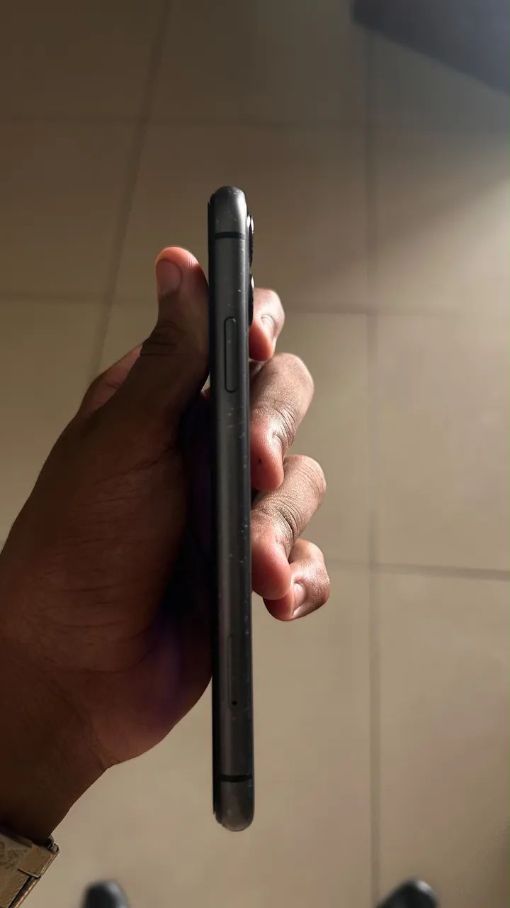 IPHONE 11 CONSERVADO (PARA VENDER LOGO) - Foto 5