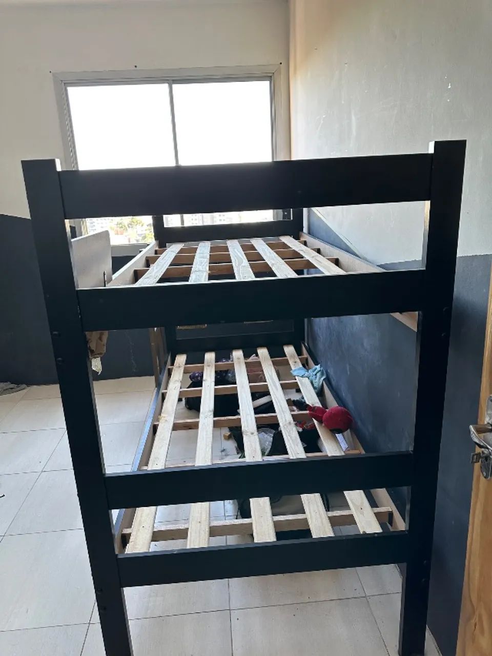 Cama beliche nova com colchões  - Foto 3