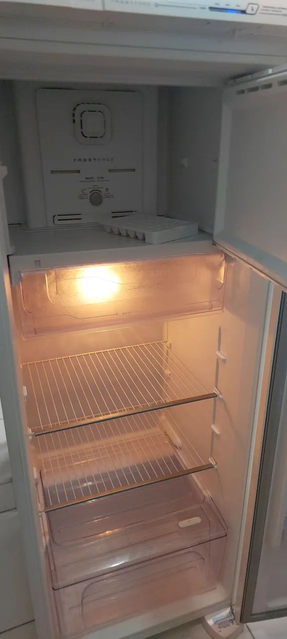 Geladeira Electrolux RFE39 FROSTFREE - Foto 3
