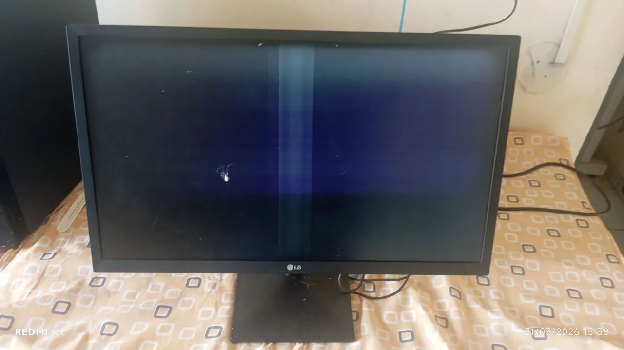 Monitor LG gamer 24" com defeito