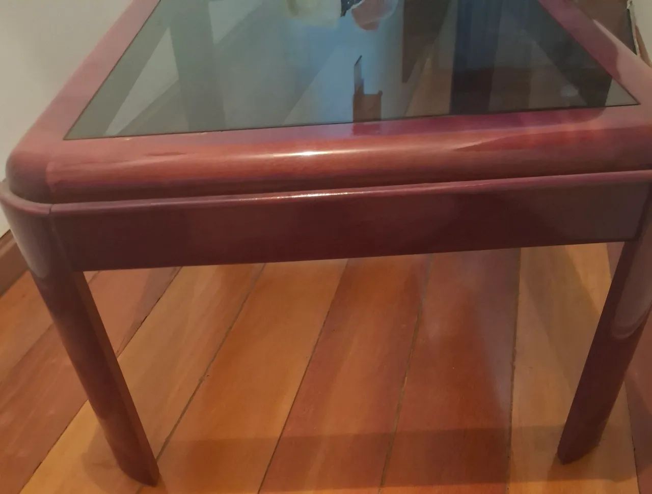 mesa de centro de mogno e vidro fumê - Foto 2