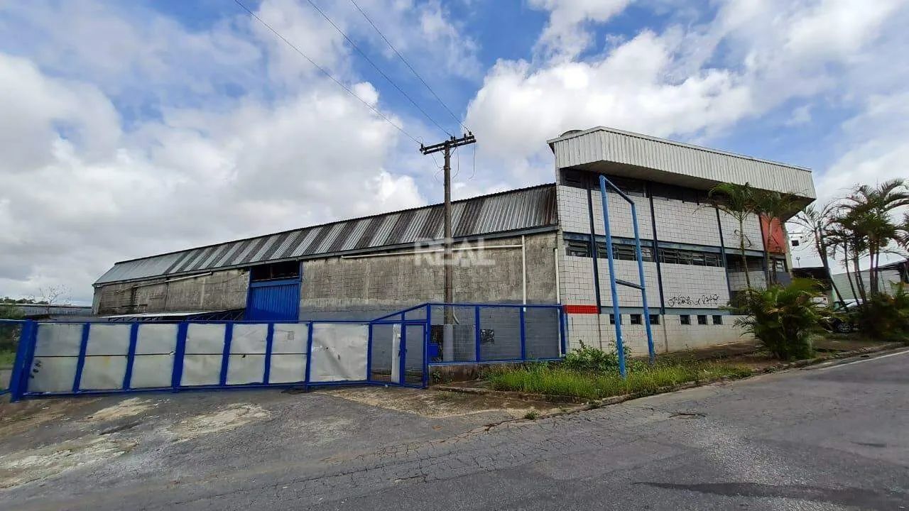 Galpão de 850m² e pátio de 500m² no Jardim Piemonte