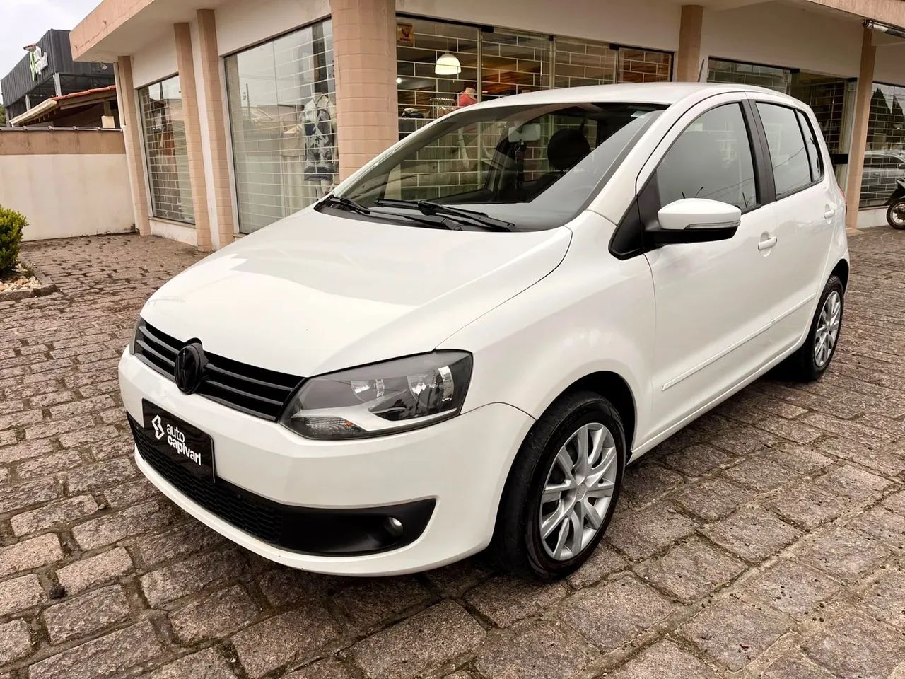 Volkswagen Fox 1.0 MI Total Flex 8V 5P 2011 - Foto 2