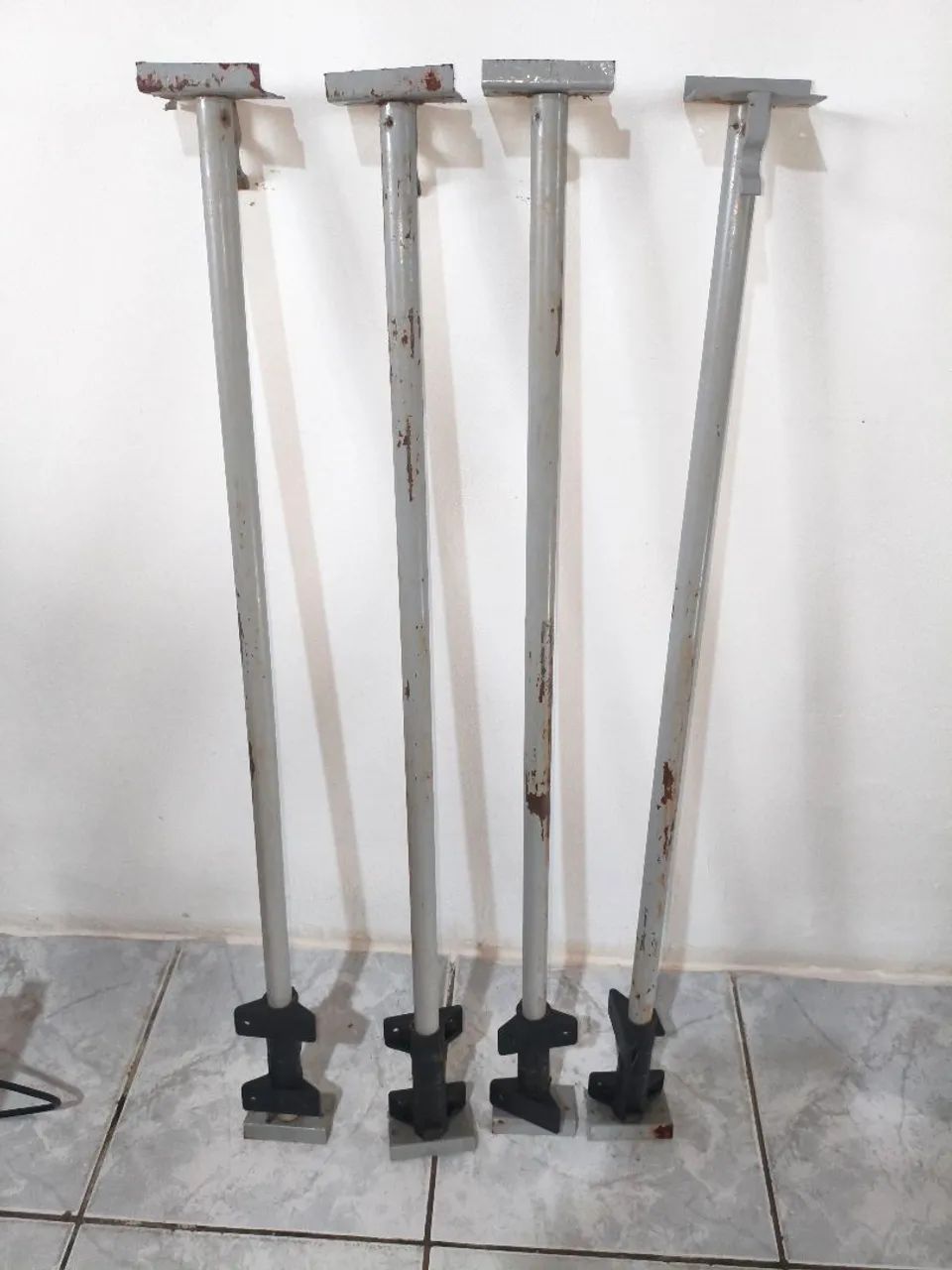 Jogo de Hastes Retráteis para Sofá (4 Unidades) com Parafusos - 87 cm