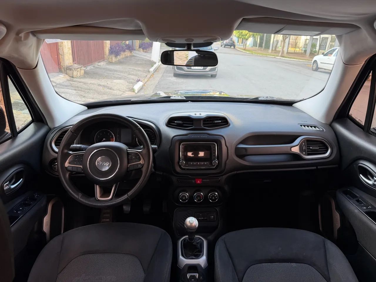 Jeep Renegade Sport 1.8 4x2 Flex 16V Mec., foto 11 de 14