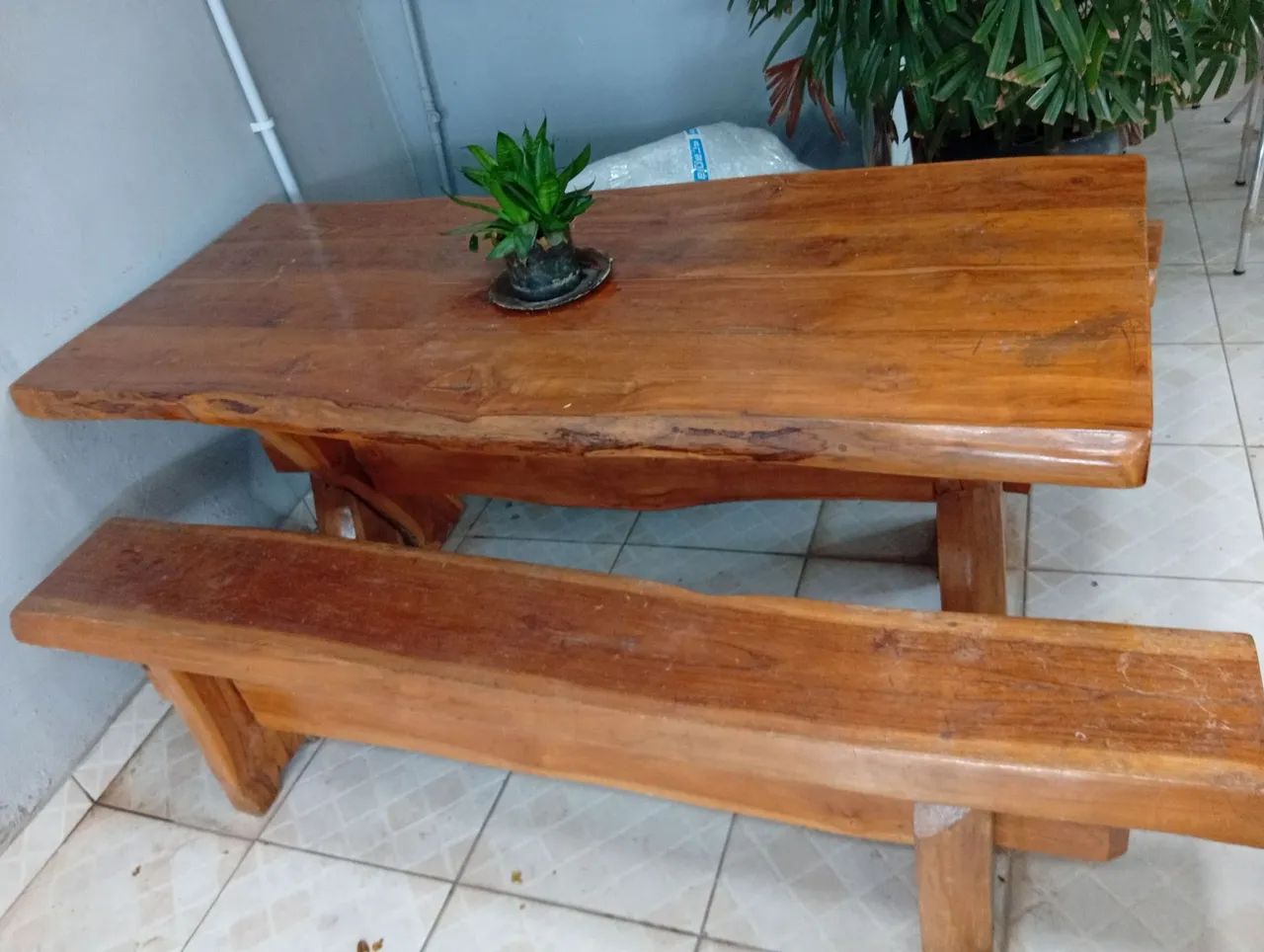 Mesa de madeira rústica 