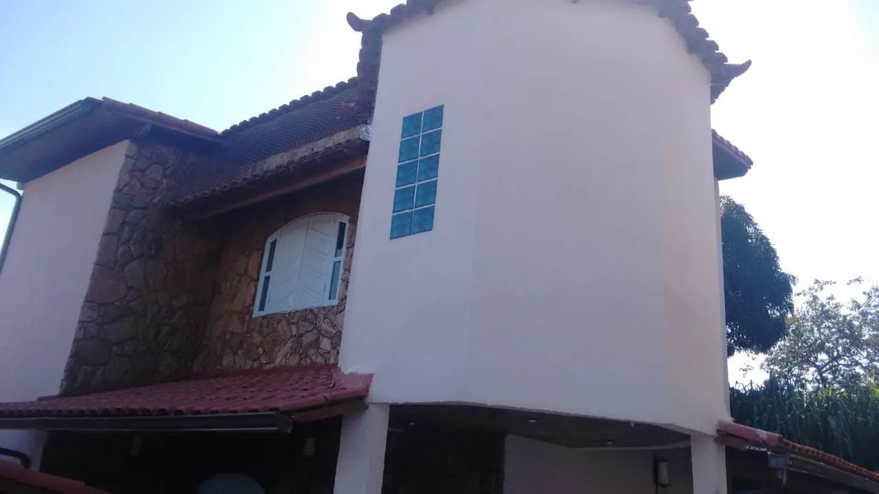 ALUGO CASA COM 2 SUÍTES  - Foto 2