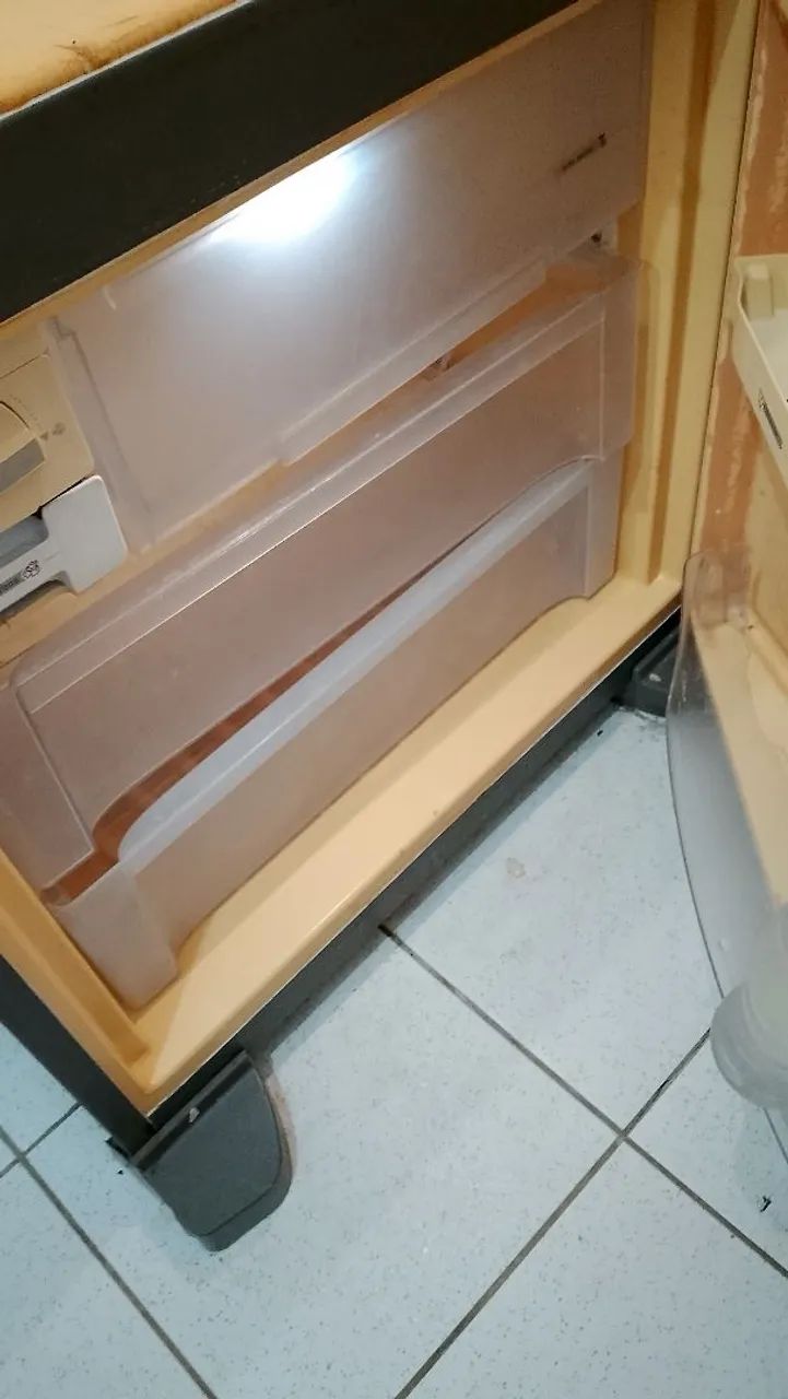 Vendo geladeira Brastemp com defeito  - Foto 4