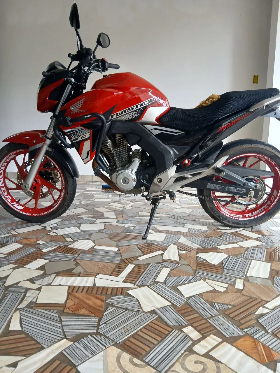 Vendo essa moto