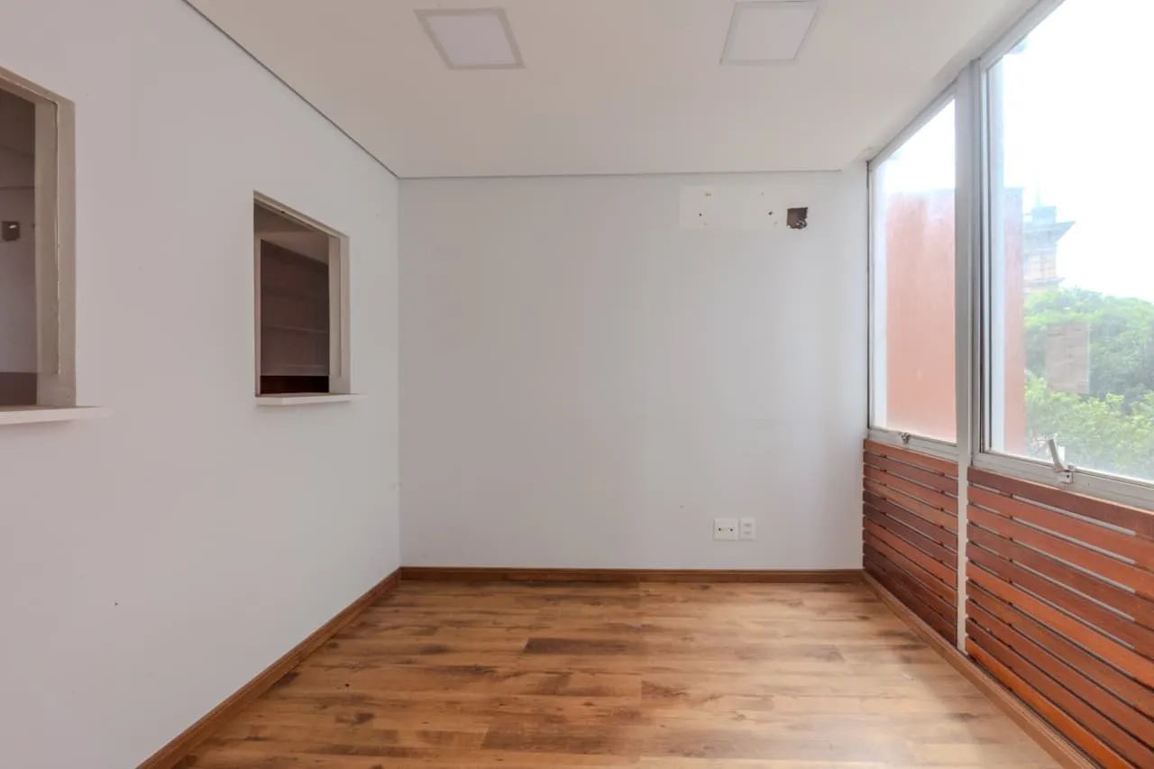 Prédio comercial na Rua Tabatinguera, 83  1500 m²