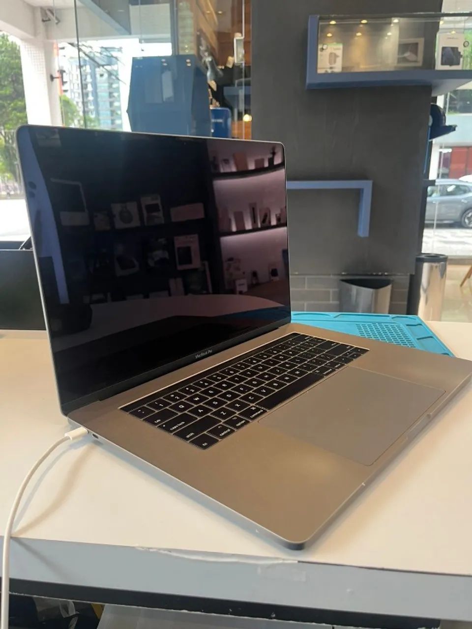 Macbook Pro Tochbar 15