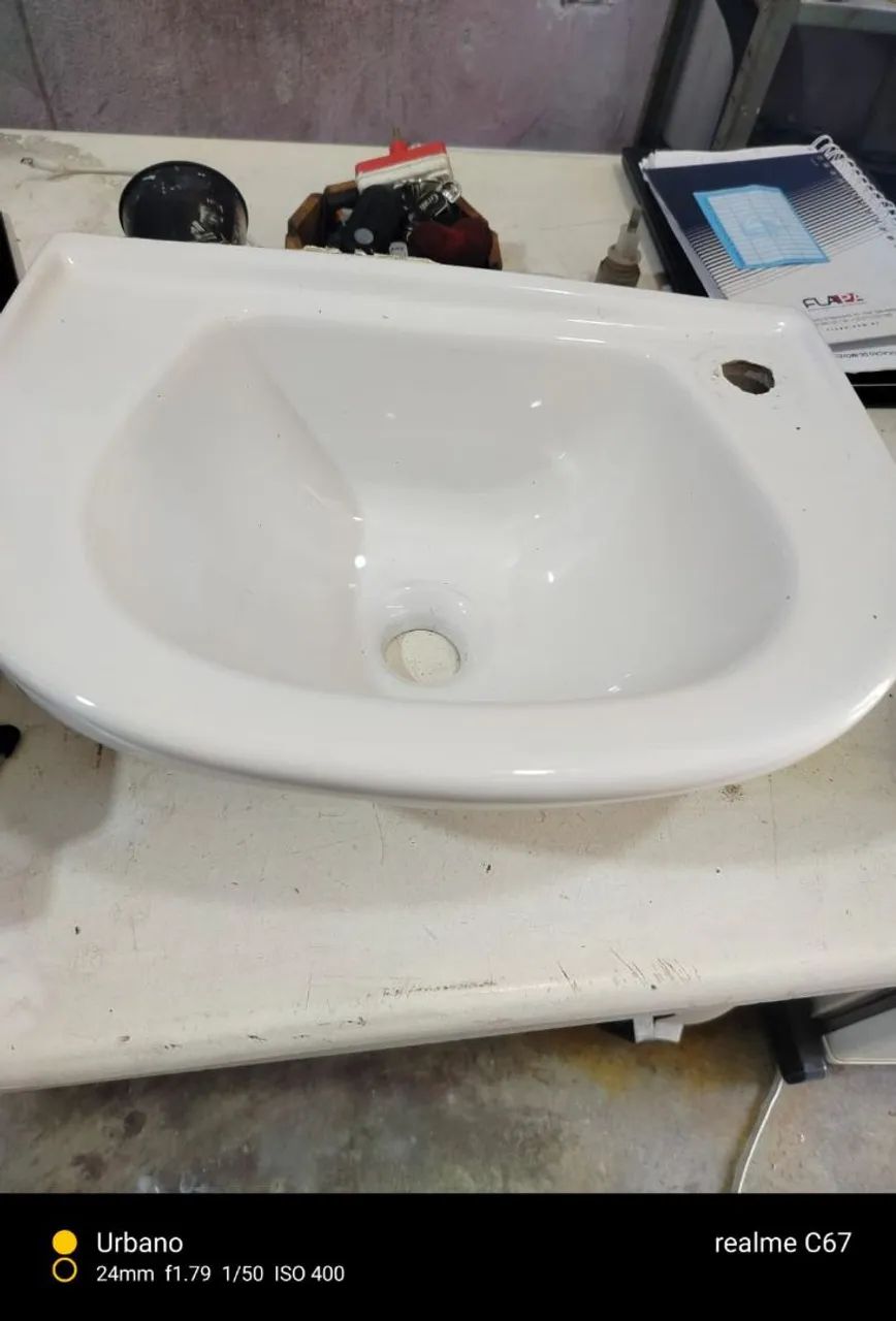 Bathroom sink441139920665978883