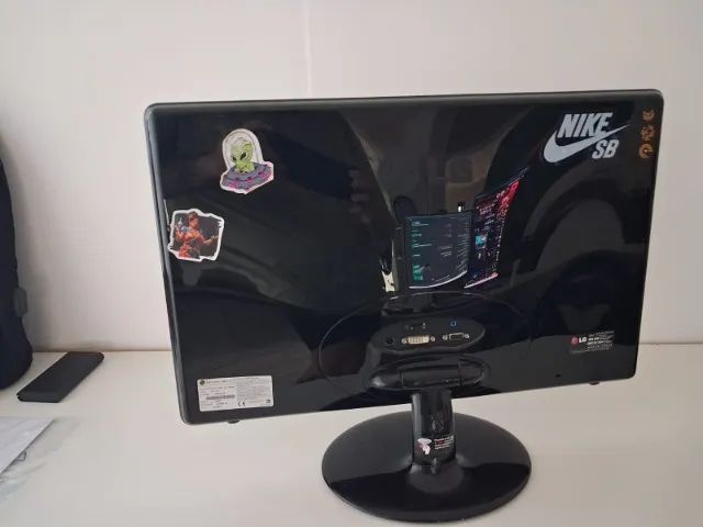 Monitor LG 21.5" Flatron E2350 - Funcionando (com detalhe na tela) - Foto 2