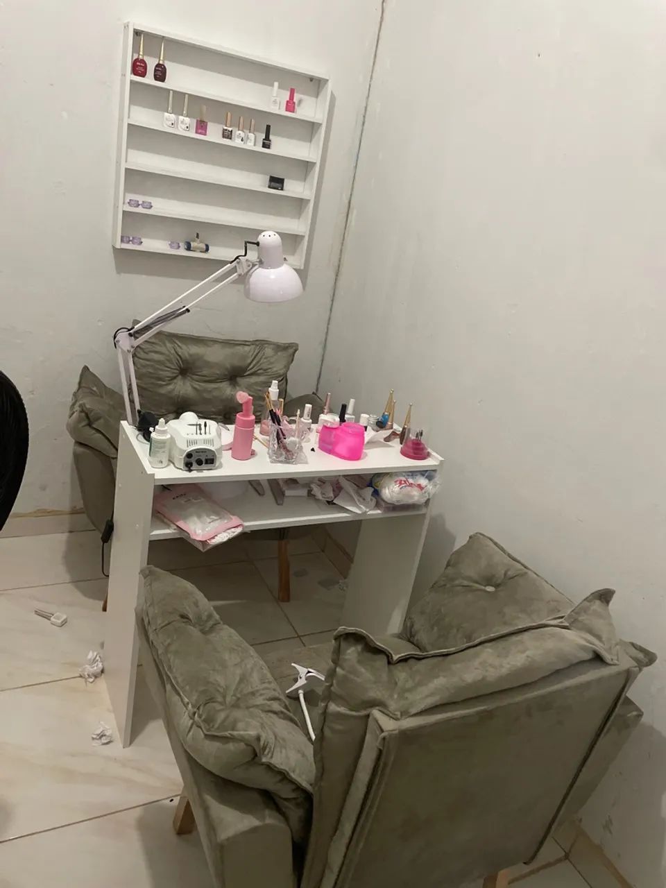 Vendo todo material de unhas com poltronas 