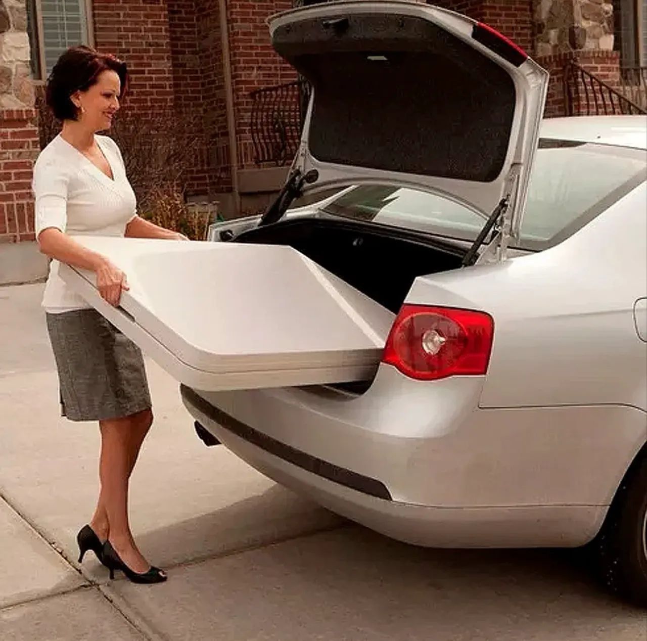 Portable Retractable Table64985887885187124