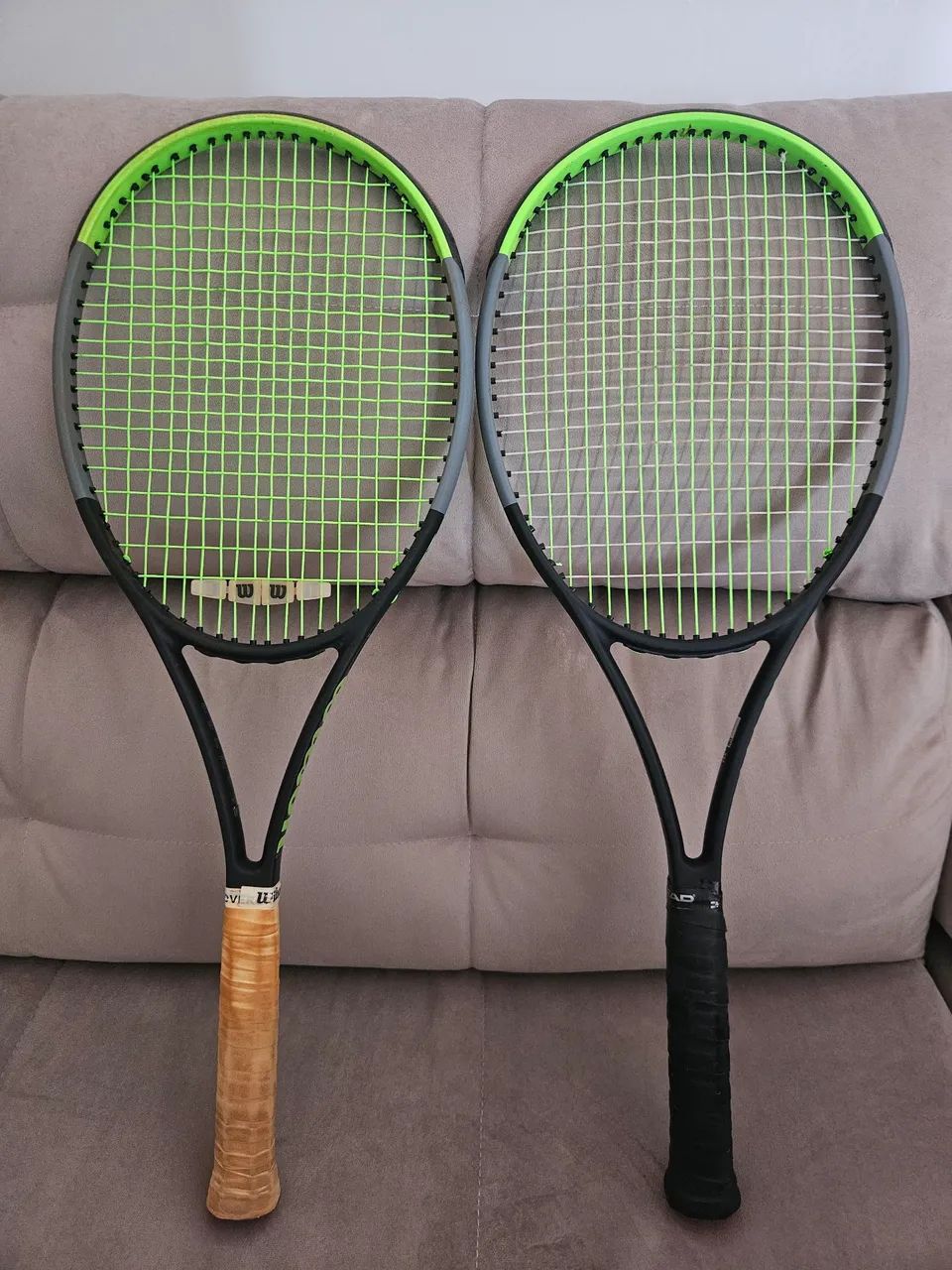Par de raquetes Wilson Blade v7 18x20 98cm - Esportes de Quadra e