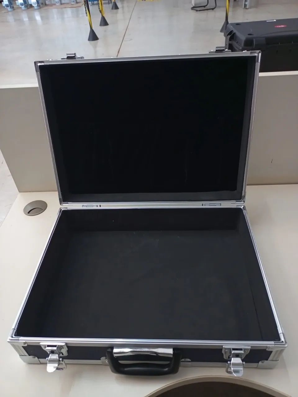 Maleta/case de transporte multiuso com chave   - Foto 2