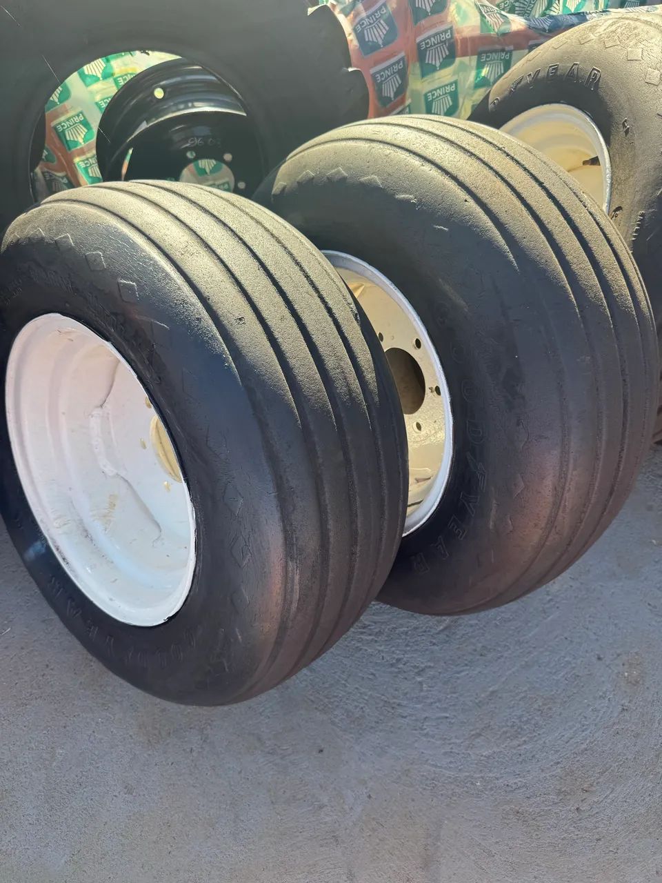 Pneus com rodas 11 L 15 agrícola  - Foto 3