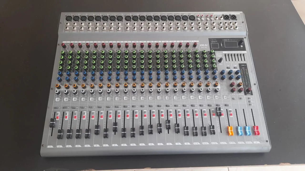 Vendo mesa reguladora de som