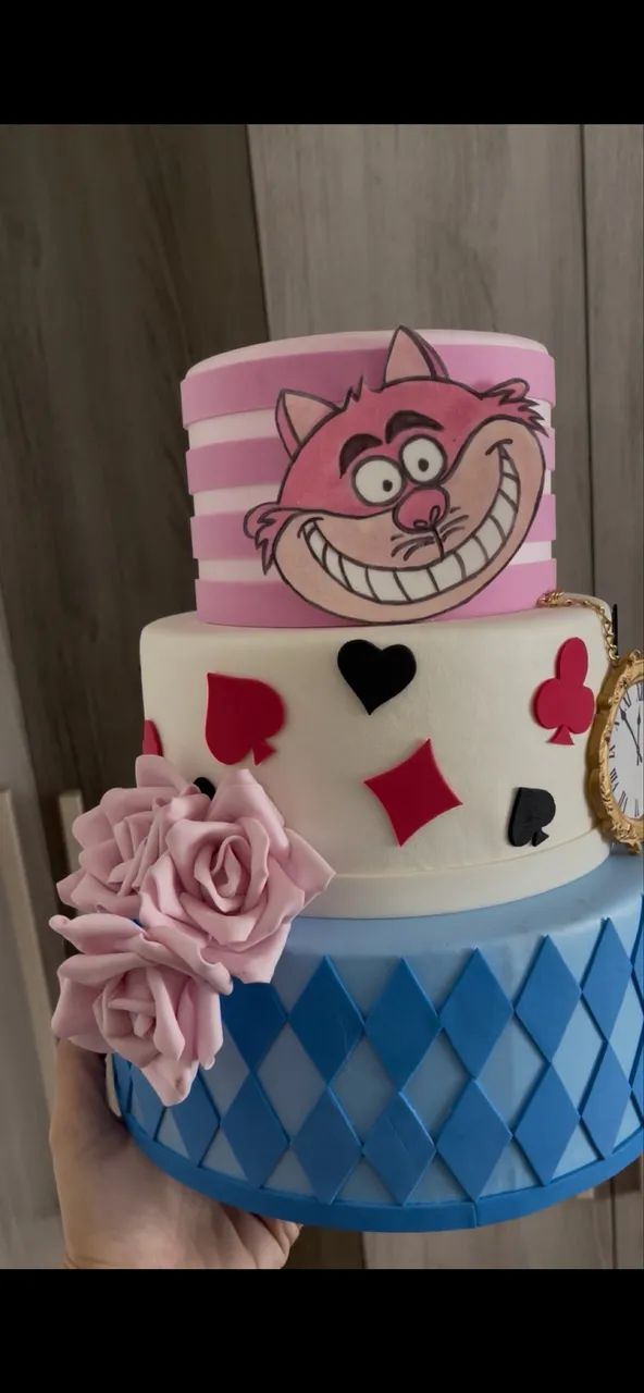 Bolo fake Alice 