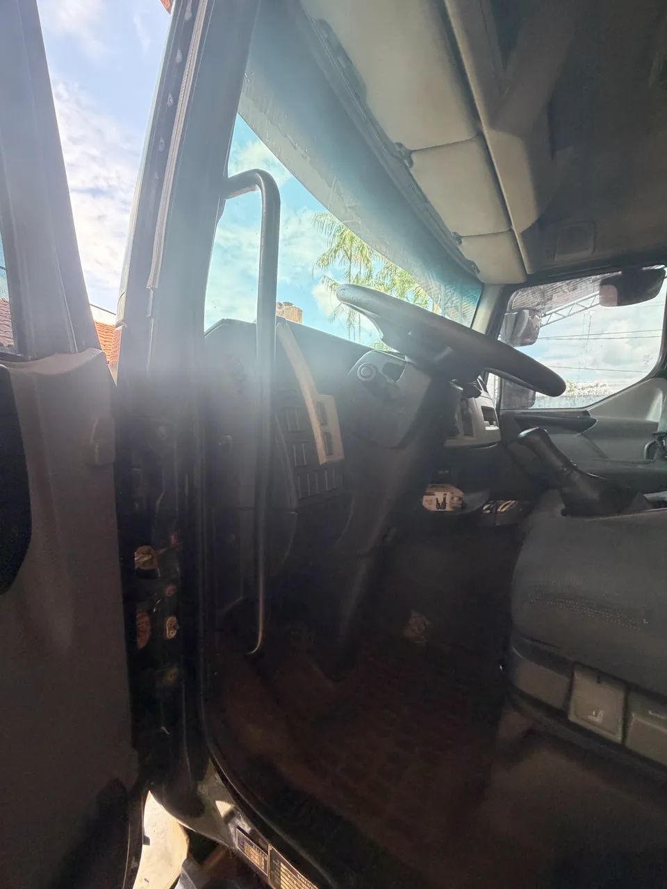 Vendo caminhão volvo truck 270 baú  - Foto 4