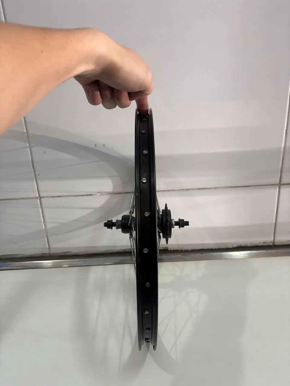 roda aro 20 usada funciona perfeitamente - Foto 4