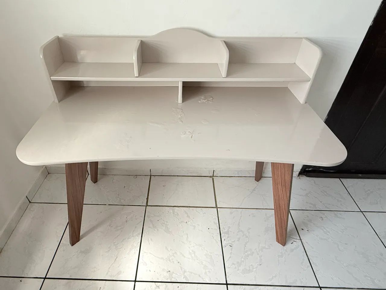 Vende-se escrivaninha semi-nova - Foto 2