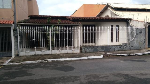 Murano imobiliária aluga casa residencial com 04 quartos no centro de vila velha - es.