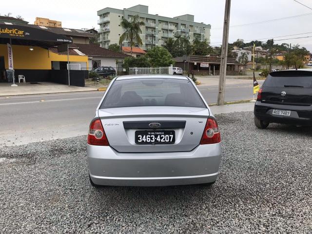 Ford Fiesta sedan 1.6 class completa top de linha - Foto 4
