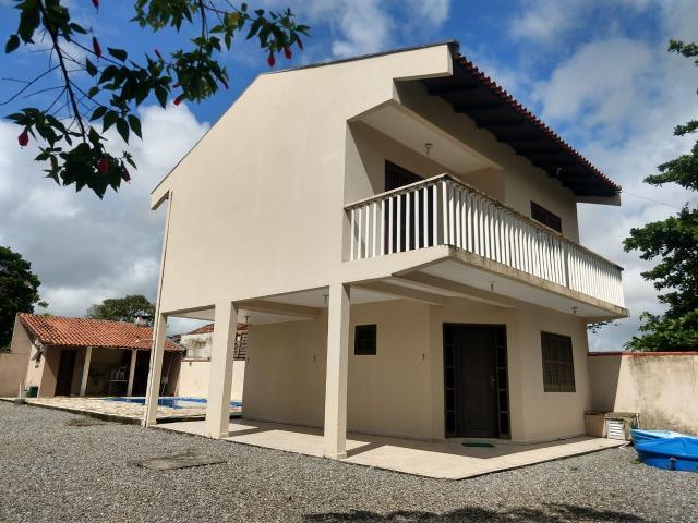 Sobrado com piscina, aproximadamente 590 metros da praia ! - Foto 2