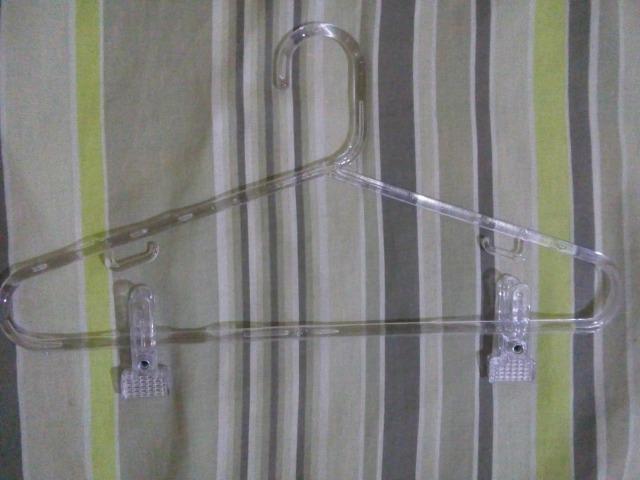 Cabides acrílico com presilhas - Foto 2