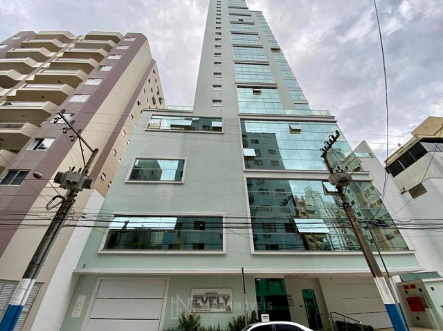 Apartamento andar alto com 3 Suítes 2 Vagas no Centro em Balneário Camboriú