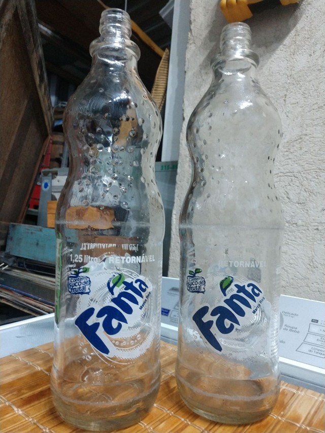 Duas garrafas antigas fanta coleção  - Foto 4