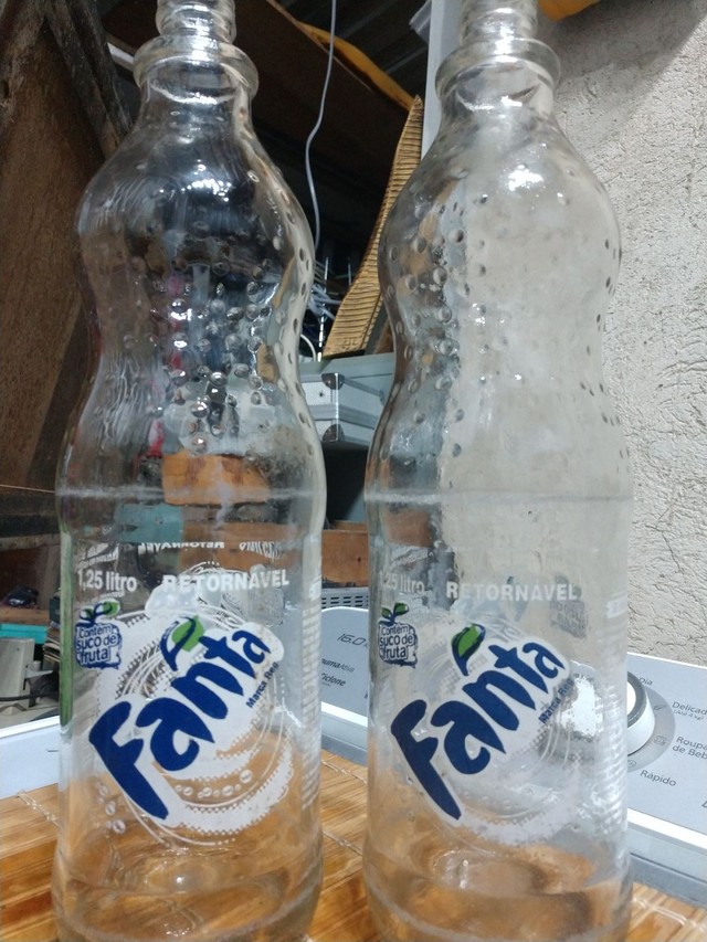 Duas garrafas antigas fanta coleção  - Foto 5