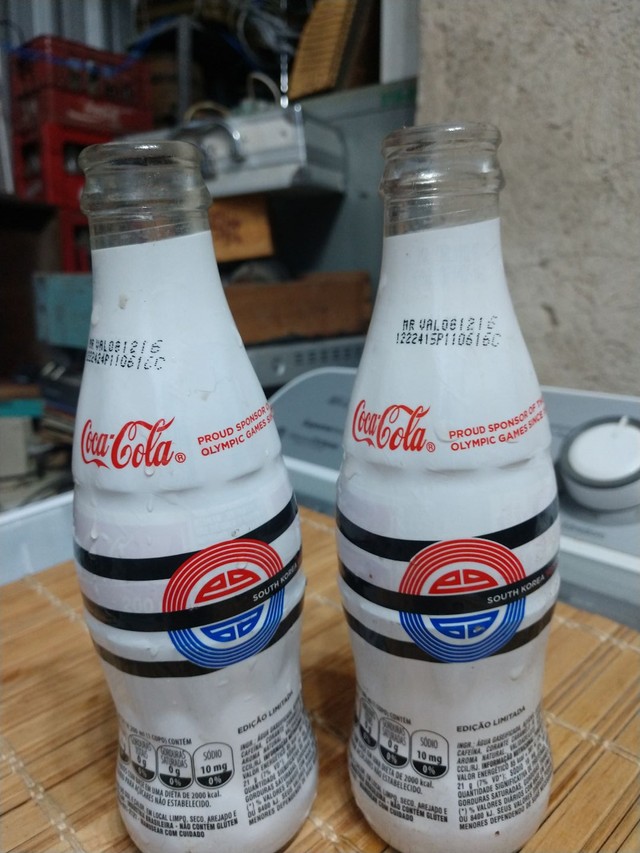 Duas garrafas refrigerante antigas coleção  - Foto 4