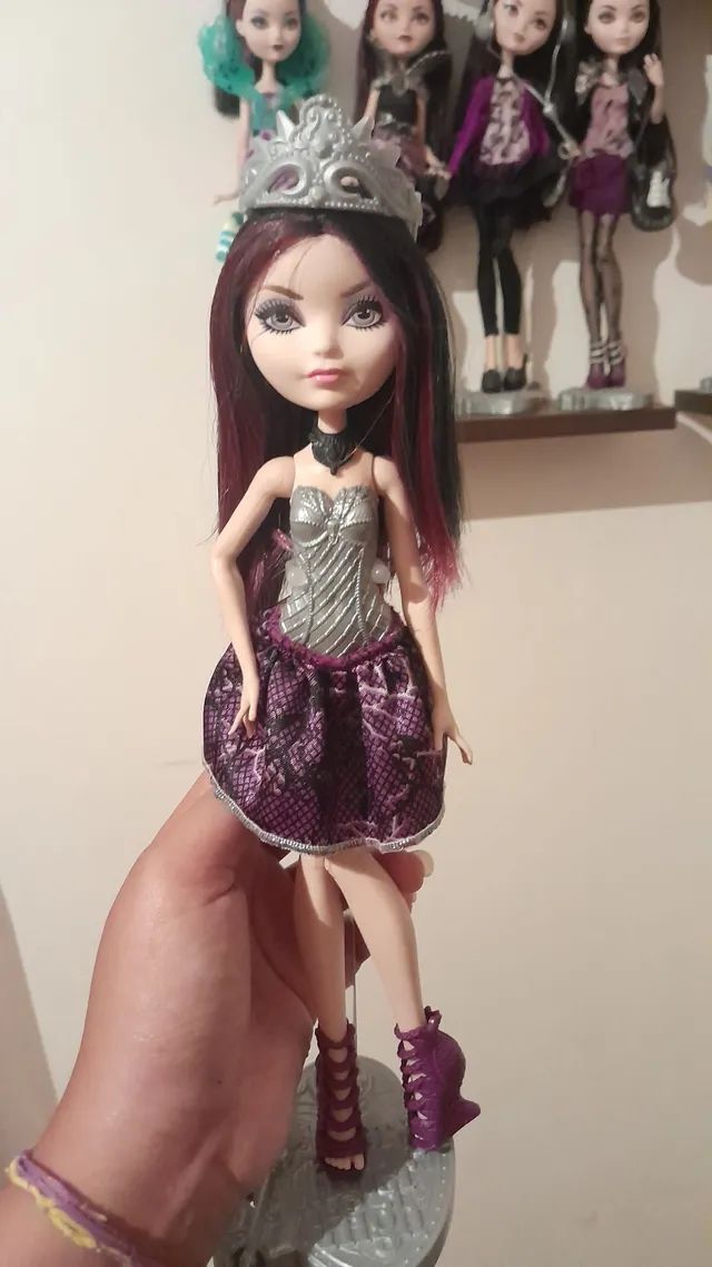 Boneca EVER AFTER HIGH FESTA DO CHÁ RAVEN QUEEN