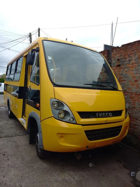 Micro ônibus Iveco 70C17 ano 12/13