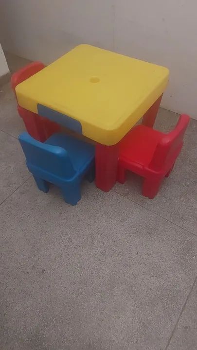 Mesa e Cadeiras para Crianças - Ideial para Brincar!