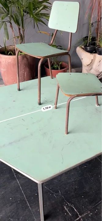 Mesa infantil sextavada em madeira e metal - Foto 2