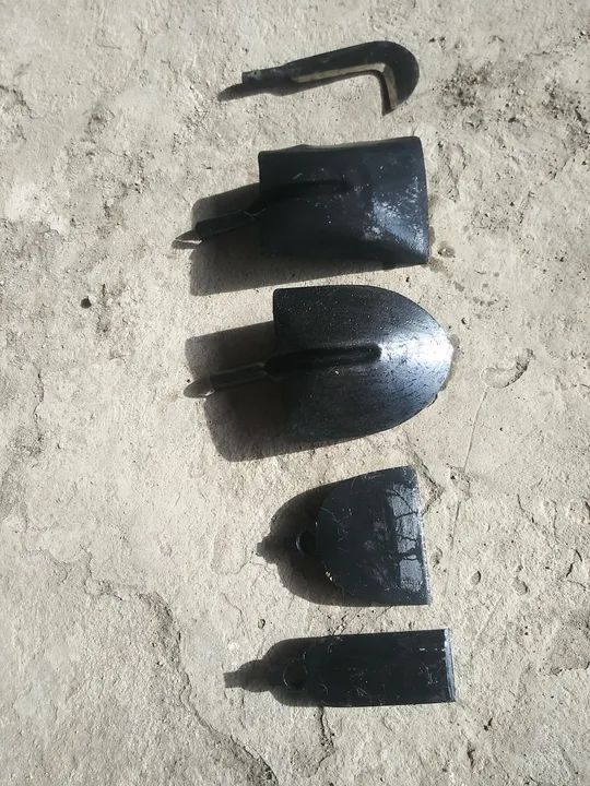  Pá quadrada e de bico Tarza número 4 sem cabo