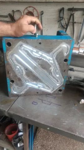 Molde de cabide de plastico com 2 cavidades e Extrator Automático - Foto 6