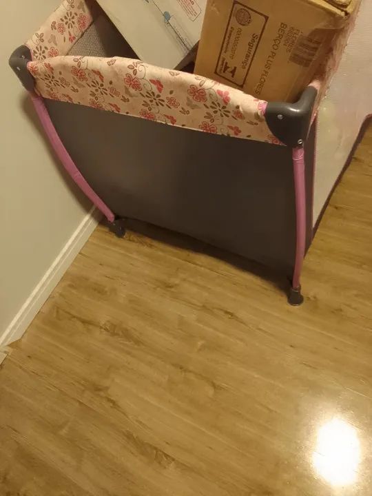 Cercadinho criança rosa e cinza