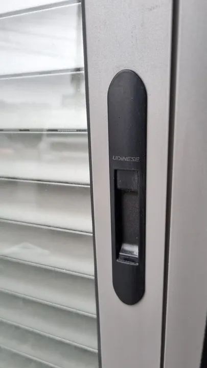 Janela Lidinese com persiana vidro Laminado 10mm - Foto 3