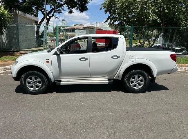 Mitsubishi L200 Triton HPE 3.2 CD TB Int.diesel AUT 2013 - Foto 4