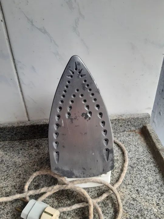2  Ferros de Passar   220 volts - Foto 4